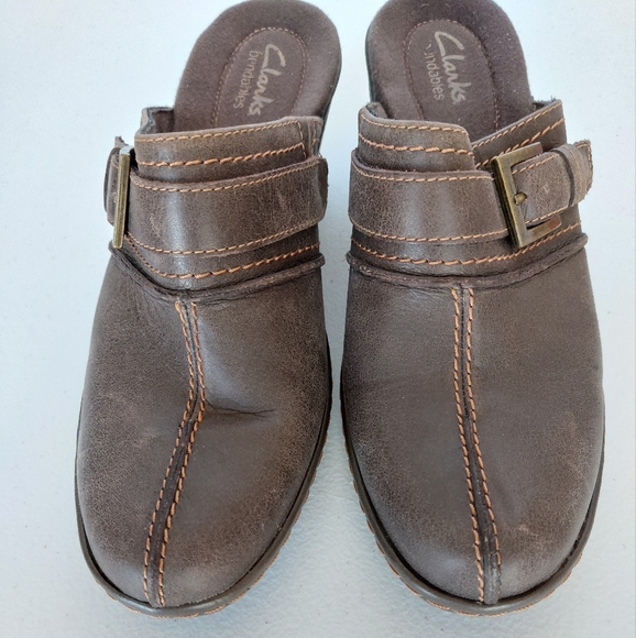 SOLD Clarks Bendables Clogs Sz 8M 34963 Leather 2.75" Heel Split Toe Mules Shoes - Picture 2 of 15
